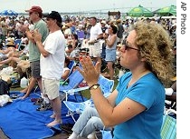 Fans applaud The Dave Brubeck Quartet as they return to the stage for an encore at Newport Jazz Festival in 2004