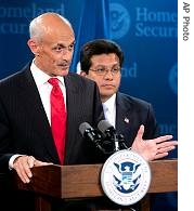 Homeland Security Secretary Michael Chertoff, left, and Attorney General Alberto R. Gonzales hold a press briefing, Thursday, August 10, 2006