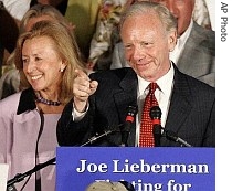 Incumbent party-endorsed Democratic US Senator Joseph  Lieberman acknowledges the crowd with his wife after he was defeated in a primary by Ned Lamont 