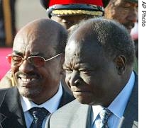 Kenyan President Mwai Kibaki, left, with Sudanese President Omar El Bashir (File photo)