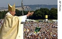 Pope Benedict XVI waves to crowd at the end of a papal Mass in Regensburg,Tuesday, September 12, 2006