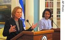 Israeli Foreign Minister Tzipi Livni (left) and Secretary of State Condoleezza Rice  