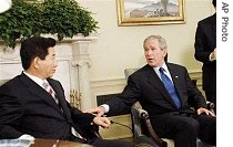 President Bush meets with S. Korean President Roh Moo-hyun in Oval Office of the White House, Sept. 14, 2006 