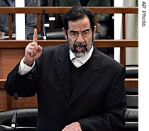 Former Iraqi President Saddam Hussein argues with a judge (file photo)
