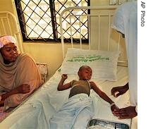 Five year-old Abubaker Kabir who is suffering from measles receives medication while his mother Ladi Kabir, left, watches in Kano hospital, Nigeria (File photo) 