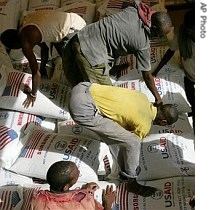 Somalis offload food aid at Dadaab refugee camp store in northern Kenya