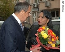 Russian Foreign Minister Sergei Lavrov welcomes US Secretary of State Condoleezza Rice