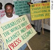 Ethiopian journalists demand release of more than a dozen jailed colleagues during a press conference in Nairobi, May 2, 2006 