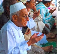 Kenyans mark end of Ramadan with prayers 