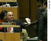 Panama's Ambassador Dr. Ricardo Arias votes in UN General Assembly, November 7, 2006
