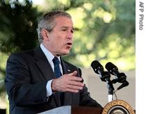 US President George W. Bush makes a statement at Hickam Air Force Base in Honolulu, Hawaii, Nov. 21 2006