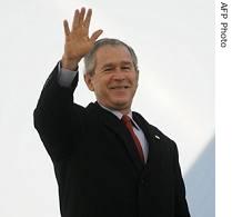 President George W. Bush waves while boarding Air Force One, 27 Nov 2006