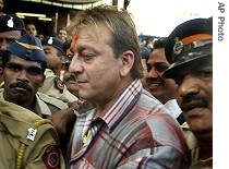 Sanjay Dutt, second right, leaves after his appearance before court in Mumbai, 28 Nov 2006