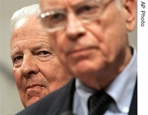Co-chairmen of the Iraq Study Group Lee Hamilton (r) and James Baker  