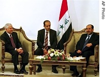 US Secretary of Defense Robert Gates, left, meets with the Iraqi Prime minister Nouri al-Maliki, right, in Baghdad