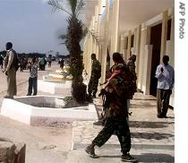 Islamic Court fighters wait at the airport of Mogadishu, Somalia, 25 Dec 2006