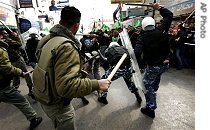 Palestinian security forces loyal to Fatah, clash with Hamas supporters as they try and prevent a rally in Ramallah, 15 Dec. 2006