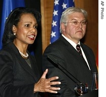US Secretary of State Condoleezza Rice, left, and German Foreign Minister Frank-Walter Steinmeier listen to reporter's questions during a news conference in Berlin