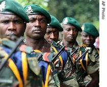 Cameroon gendarmes march in to occupy Archibong, a disputed area of southern Bakassi Peninsula, Nigeria (File photo - 14 Aug 2006)