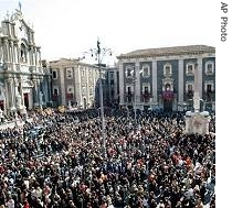 People gather outside Catania's Duomo Cathedral, Sicily,  during the funeral service of Police officer Filippo Raciti, 5 Feb 2007