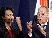Condoleezza Rice and Egyptian Foreign Minister Ahmed Abul Gheit gesture during a joint press conference Luxor, 15 Jan 2007