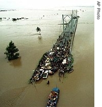 Hundreds of Mozambicans are cut off during floods in Mozambique, in this Feb. 29, 2000 file photo