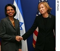 Condoleezza Rice and her host Israeli Foreign Minister Tzipi Livni shake hands in their press conference before their meeting