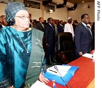 Liberian President Ellen Johnson Sirleaf attends opening session of ECOWAS summit, in Ouagadougou, Burkina Faso, 19 Jan 2007