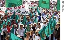 People march in Mexico City to protest recent tortilla price increases, 31 Jan 2007