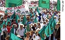 People march in Mexico City to protest recent tortilla price increases, 31 Jan 2007 