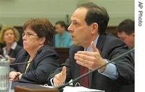 FBI officials Valerie Caproni (l) and Glenn Fine