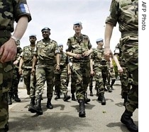 A French squadron at the Abidjan military airport 06 May 2004