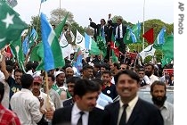Lawyers and activists of Pakistani opposition parties take part in an anti government rally at the Supreme Court in Islamabad, 03 Apr 2007