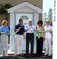 President Jimmy Carter, center, announce the 2007 'Jimmy Carter Work Project' during an official ribbon-cutting ceremony in Los Angeles, 31 Mar 2007 