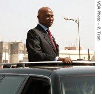 Senegalese President Abdoulaye Wade greets crowd at the Independence Day parade, 04 Apr 2007
