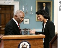 Condoleezza Rice (r) and Jacques-Edouard Alexis at the State Department in Washington, 4 Apr 2007