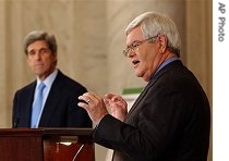 Newt Gingrich, right, and John Kerry, take part in a debate on global warming on Capitol Hill in Washington,10 Apr 2007 