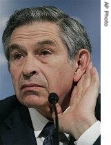 World Bank President Paul Wolfowitz takes part in a news conference at the International Monetary Fund (IMF) building in Washington, 12 Apr 2007