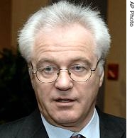 Russian Ambassador to the UN Vitaly Churkin addresses the media on the situation in Iran (File photo - 15 Mar 2007)