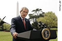 President Bush makes a statement on the Iraq war supplemental spending bill prior to his departure in Marine One on the South Lawn of the White House in Washington, 24 Tuesday, April 2007
