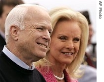 John McCain and his wife Cindy in Portsmouth, New Hampshire, 25 Apr 2007