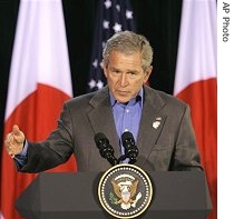 President Bush gestures during news conference at Camp David, 27 Apr 2007 