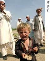 An Afghan boy cries after his parents were allegedly killed during a raid in Bati Kot area of Nangarhar province, in Afghanistan, 29 Apr 2007