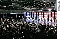 Ten republican presidential hopefuls answer questions during first primary debate of 2008 election, 03 May 2007