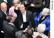 Conservative Party leader David Cameron gives the thumbs up during a visit to Chester city center,04 May 2007