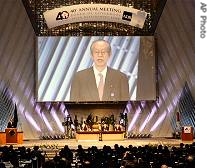 Japan's Finance Minister Koji Omi makes an opening speech at the 40th annual meeting of ADB at Kyoto International Conference Center in Kyoto, 06 May 2007