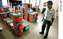UN employee looks at ballot boxes prepared for Wednesday's election in Dili, 07 May 2007
