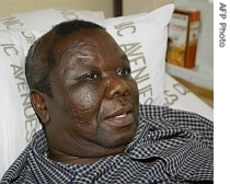 Zimbabwean opposition leader Morgan Tsvangirai is seen in bed at a local hospital in Harare, 14 Mar. 2007