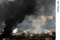 Smoke billows from Nahr al-Bared Palestinian refugee camp in north Lebanon, 21 May 2007