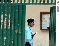 A Pakistani policeman stands inside the Jamia Hifza seminary during negotiations between police and the Red Mosque administration in Islamabad, 19 May 2007